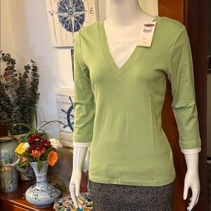 NWT northern reflections size small apple Light Green V-Neck 100% cotton